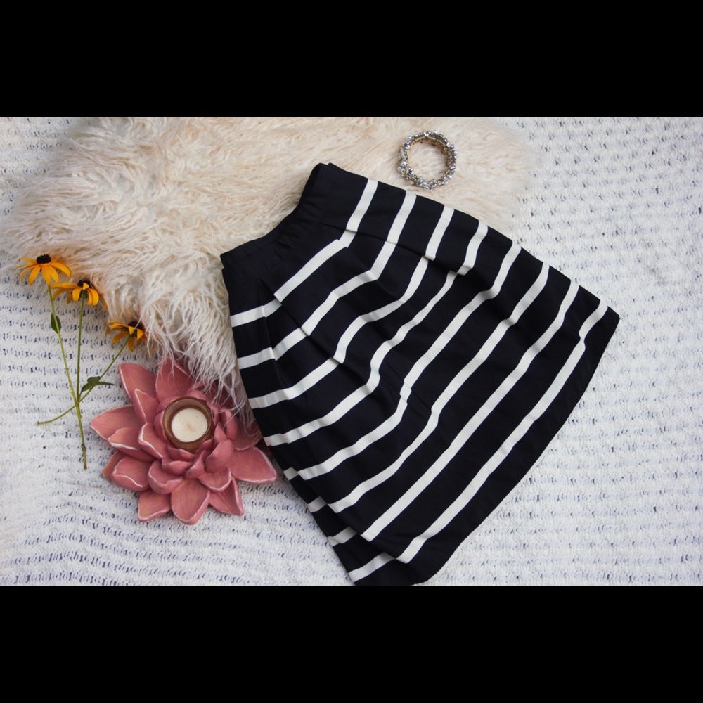 Black and White Forever 21 Skirt